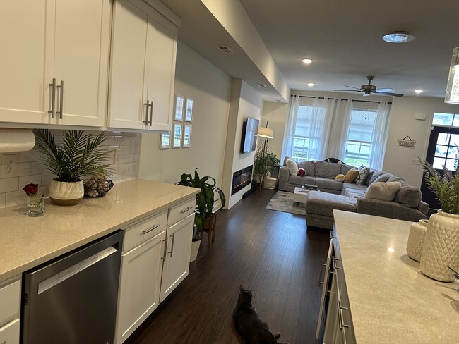 Photo - 1491 E 120th St