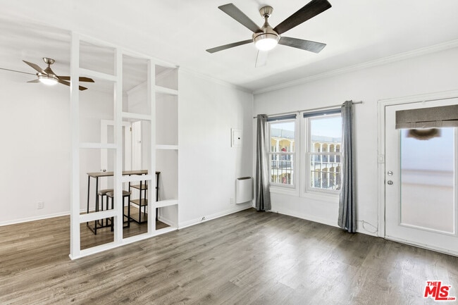 Building Photo - 4125 S Figueroa St Unit 403