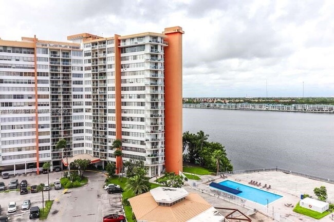 Building Photo - 1351 NE Miami Gardens Dr Unit 1001E