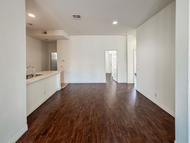 Photo - Beautiful 3 Bd/2Ba Spacious Home in Fullerton w/AC and Ample Community Amenities!