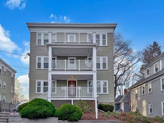 Building Photo - 15 Adelaide St Unit 1R