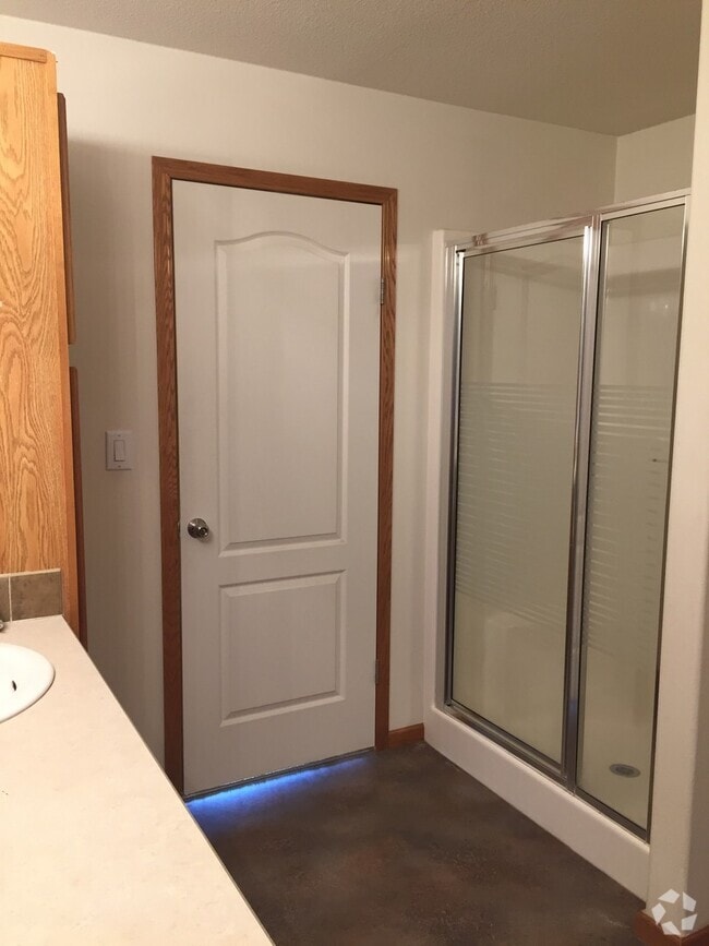 Building Photo - 4 Bedroom 2 Bathroom Rabel Lane Home