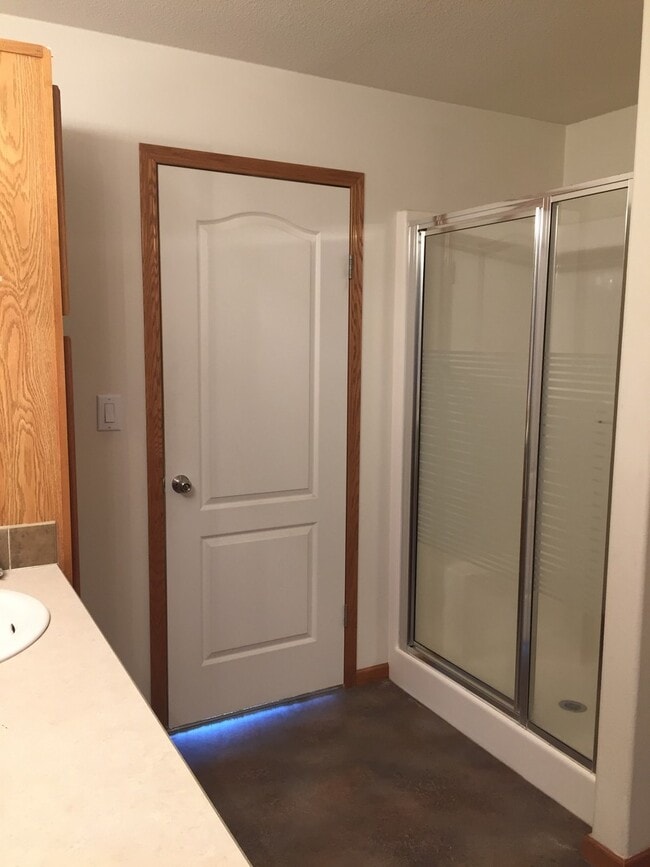 4 Bedroom 2 Bathroom Rabel Lane Home - 4 Bedroom 2 Bathroom Rabel Lane Home