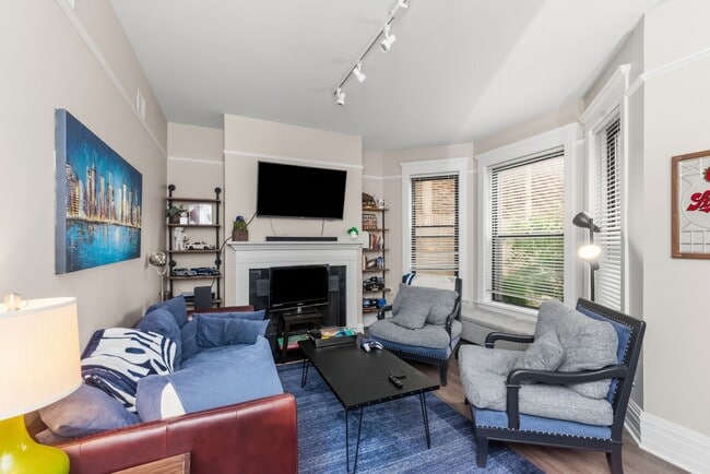 Photo - 954 W Cuyler Ave