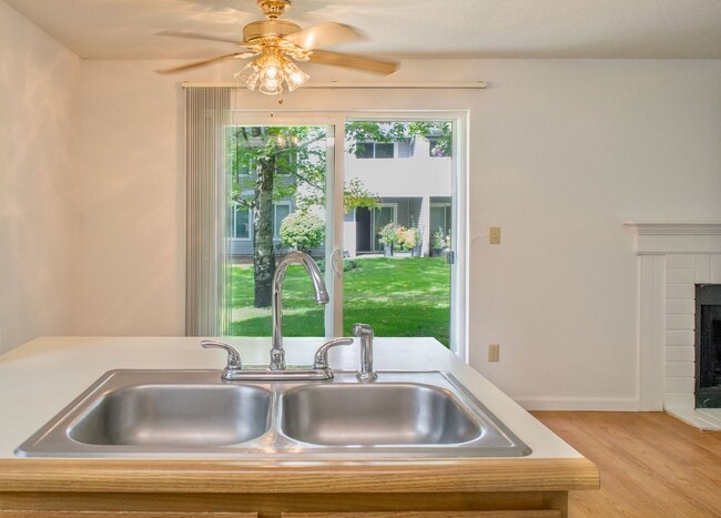 Crowne Pointe Apartments