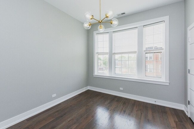 Photo - 2450 W Chicago Ave