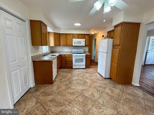 Photo - 1132 Howard Ave