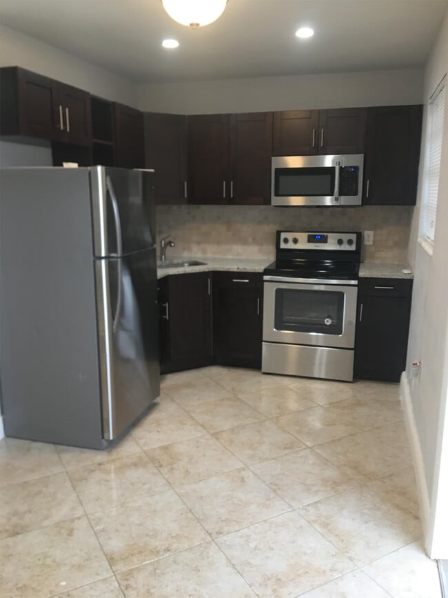Photo - 215 SW 16th St Unit 3