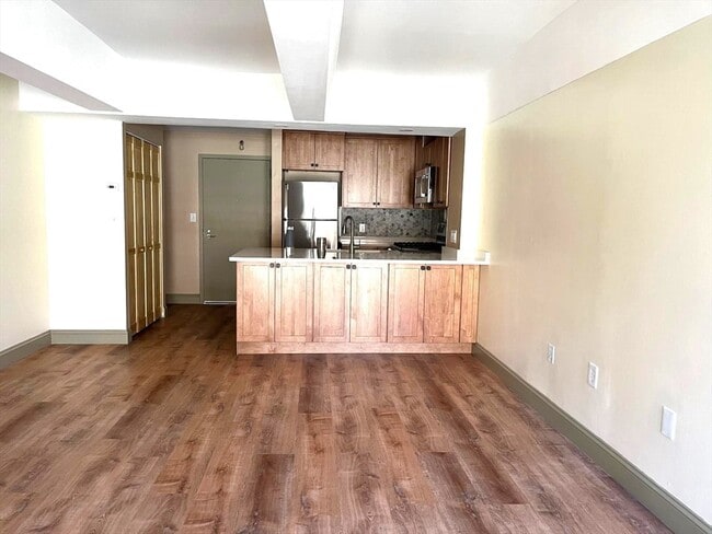 Building Photo - 42 8th St Unit 4406