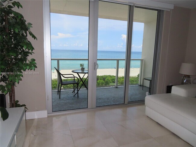 Photo - 5701 Collins Ave Unidad 704