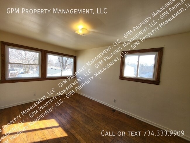 Photo - 32256 Oscoda Ct