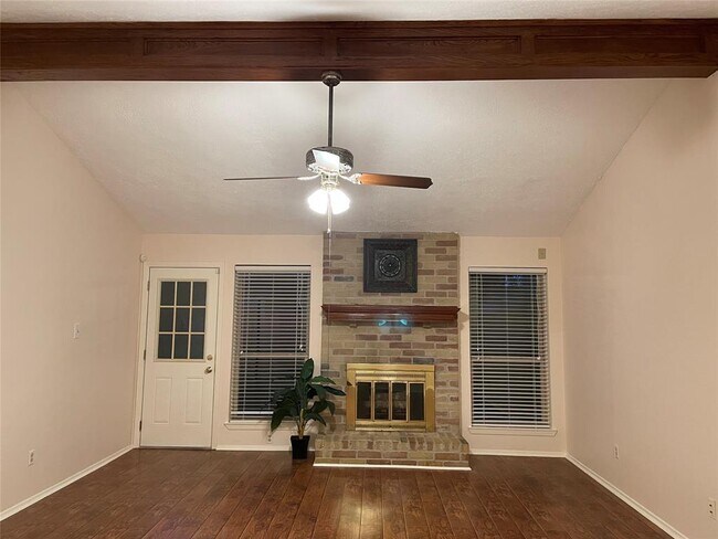 Photo - 6228 Creekside Ln