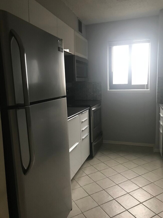Stainless steel appliances - 1420 Locust St Unit 37L