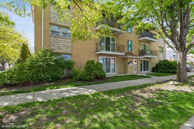 Photo - 5534 W Bryn Mawr Ave Unit 2S