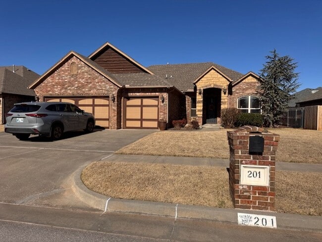 Building Photo - 3 bed plus office , 3 car garage with storm shelter, shop with electric and covered patio in Moor...