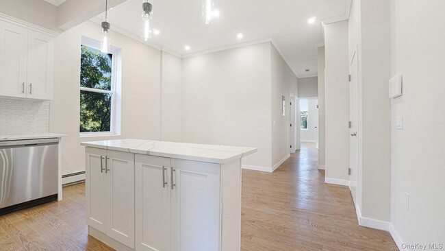 Photo - 386 Chauncey St Unit 2