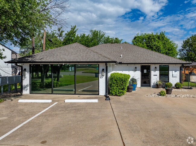 Leasing Office - Eleven06 on 35 Apartments