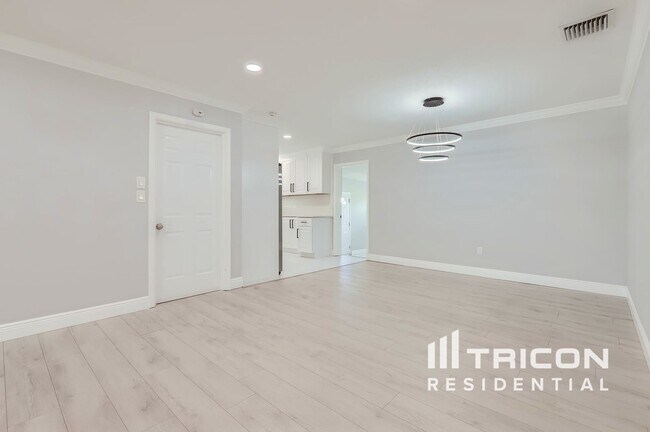 Photo - 405 Kerry Dr