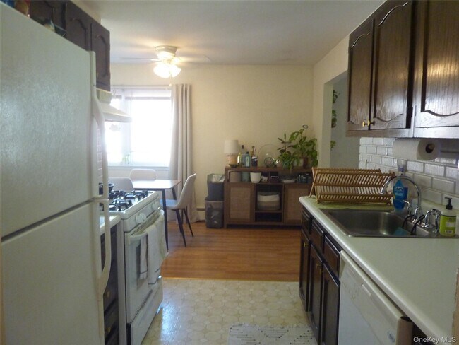 Photo - 133 Doxbury Ln