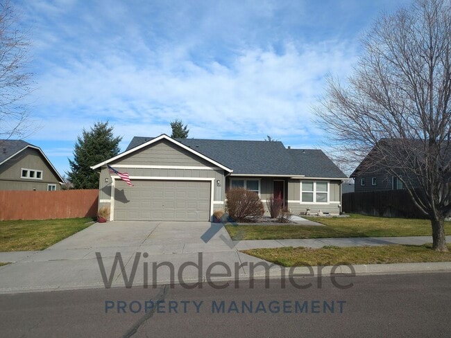 Building Photo - 900 Hedine Road