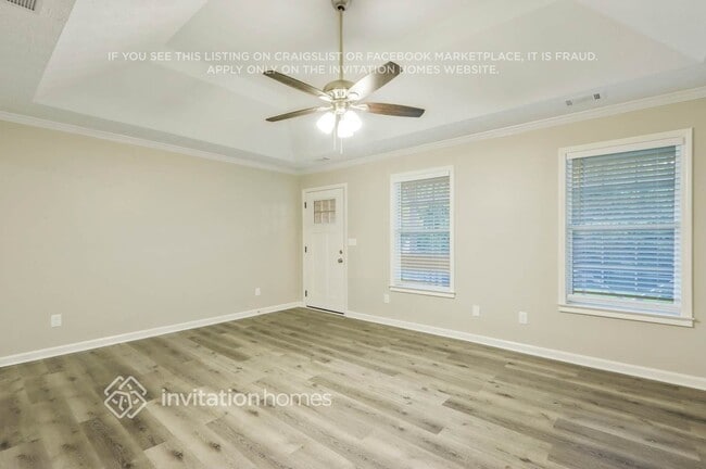 Photo - 415 Cambridge Way