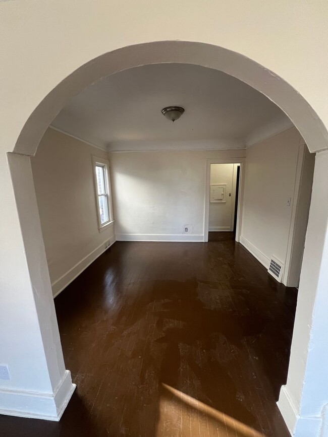 Building Photo - Cozy Westside Family Flat - Upper and Lowe... Rental