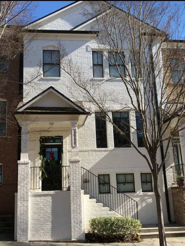 Brown Stone : Lighted walkways/ Finished Basement - 3923 Savannah Square St Casa Adosada