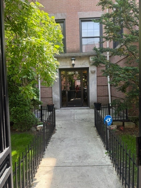 Building Photo - 1367 E 64th St Unit 2
