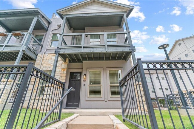 Building Photo - 2520 Bluebonnet Ln Unit 40