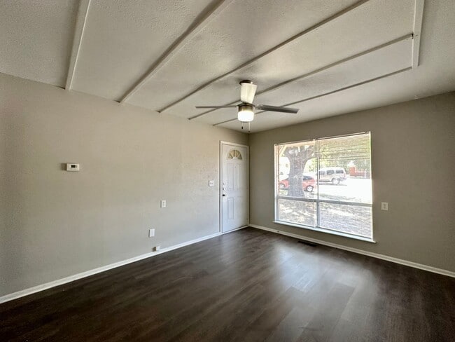 Photo - 6404 Waynewood Ct