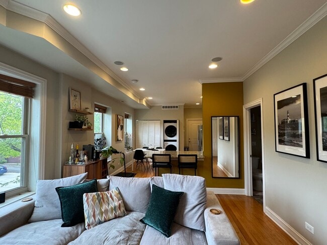 Photo - Roscoe Village, Sun-drenched and south-facing, 2-bedroom condo