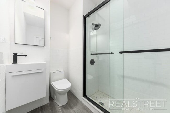 Photo - Renoavted 3 bed near YU campus in Washington Heights!
