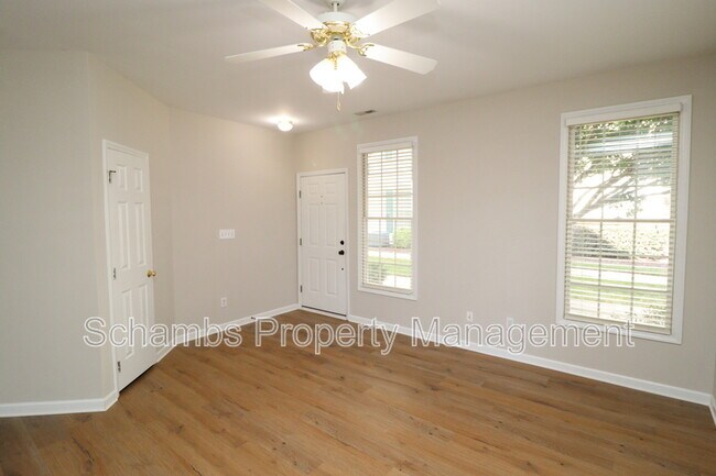2812 Kudrow Ln