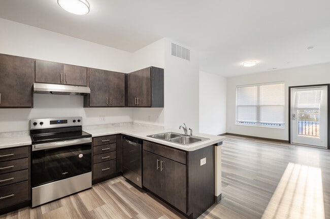 Building Photo - Tyden Lofts