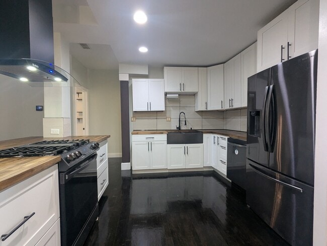 Photo - 6814 N Ashland Blvd