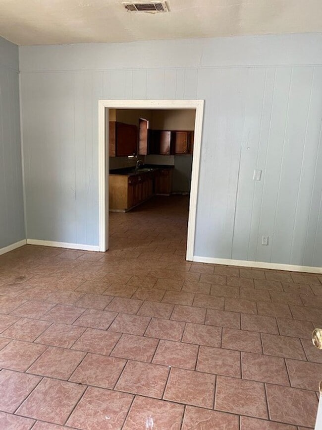 Photo - 6107 Henderson Ave