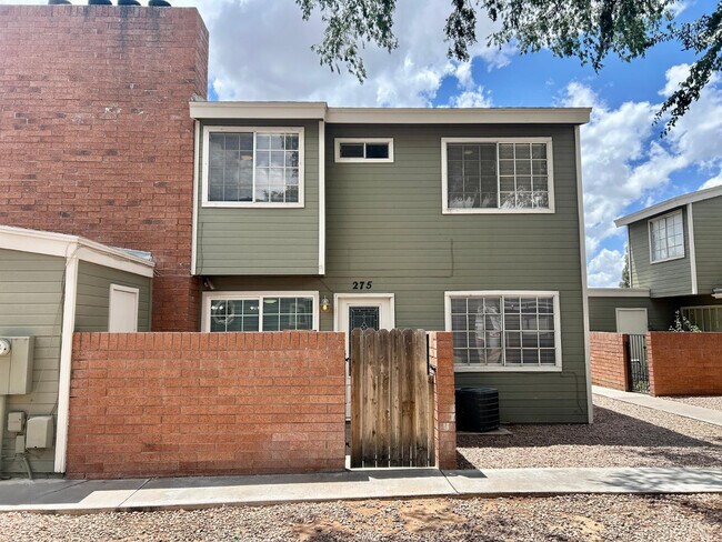 Photo - 2301 E University Dr