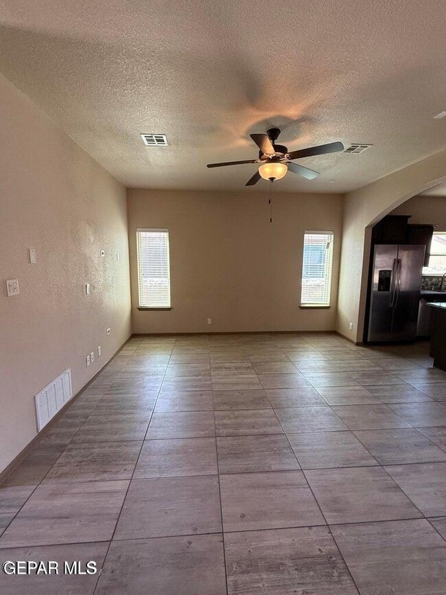 Photo - 4941 Ruben Soto