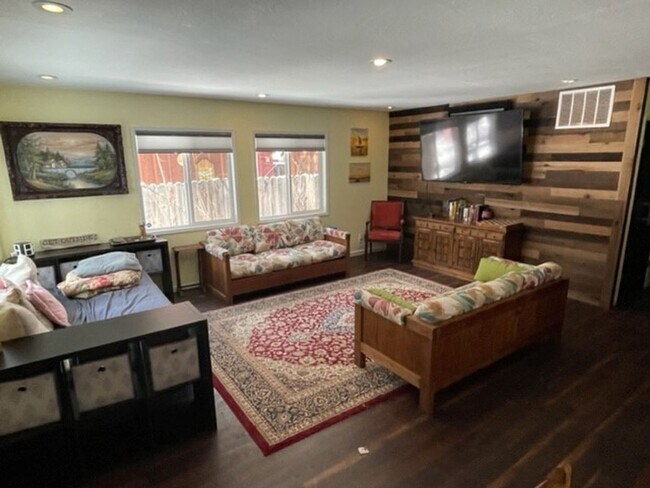 Photo - 3Bd home in a quiet neighborhood only minu...