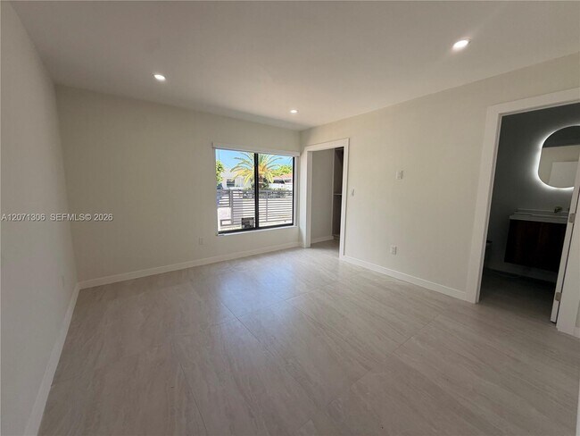Photo - 3680 NW 16th St