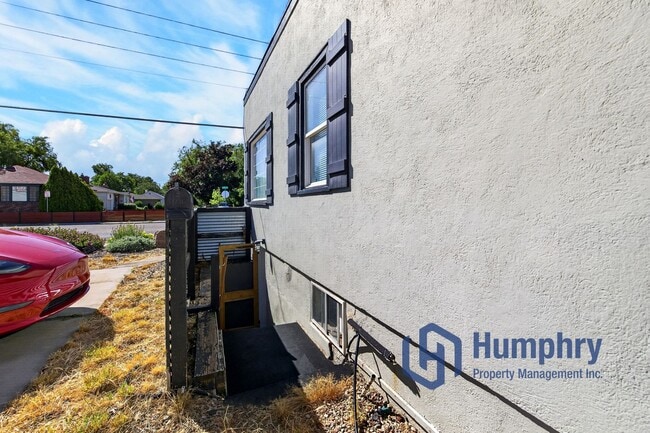 Photo - Bottom unit of Duplex