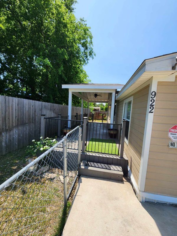 Photo - 922 Ashwood Dr