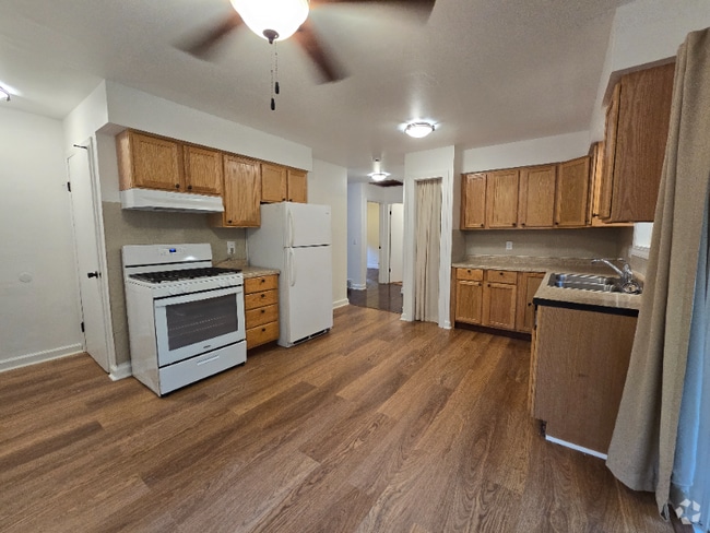 Building Photo - 4711 Crescent Rd Rental