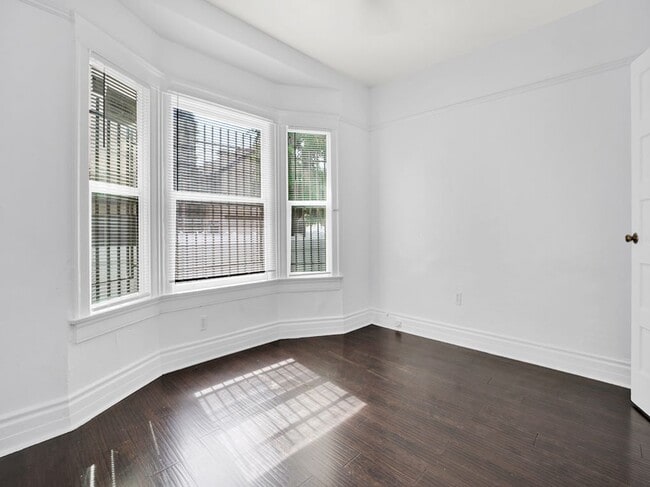 Building Photo - 1296 W Jefferson Blvd Rental