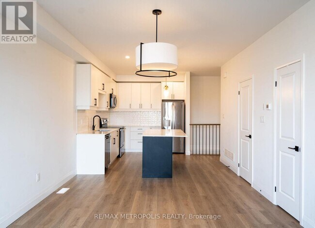 Photo - 3900 Savoy St