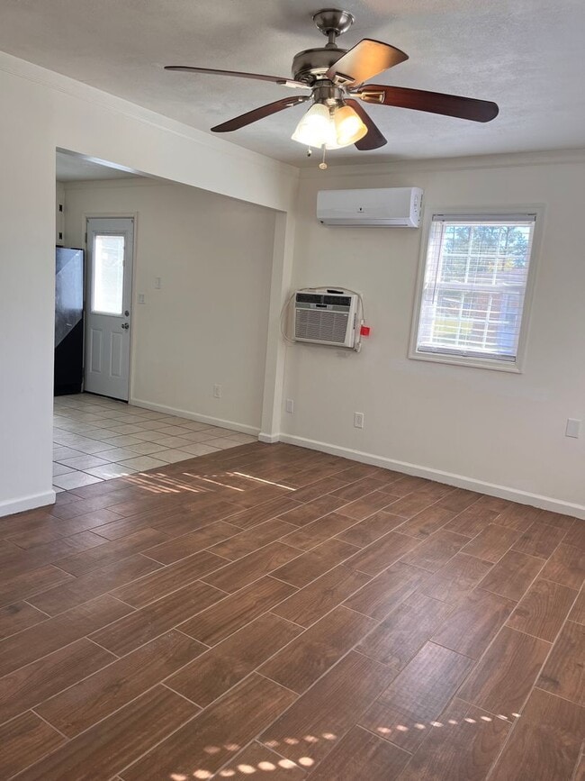 Photo - 2 Bedroom || 1 Bathroom Duplex Unit