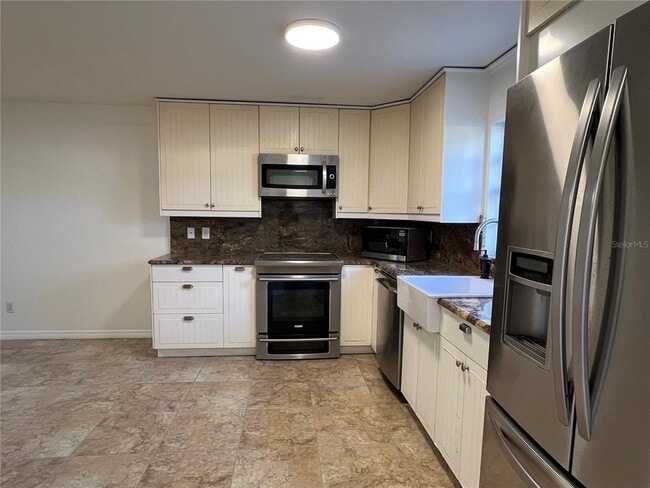 Photo - 18714 Wimbledon Cir Unit 18714