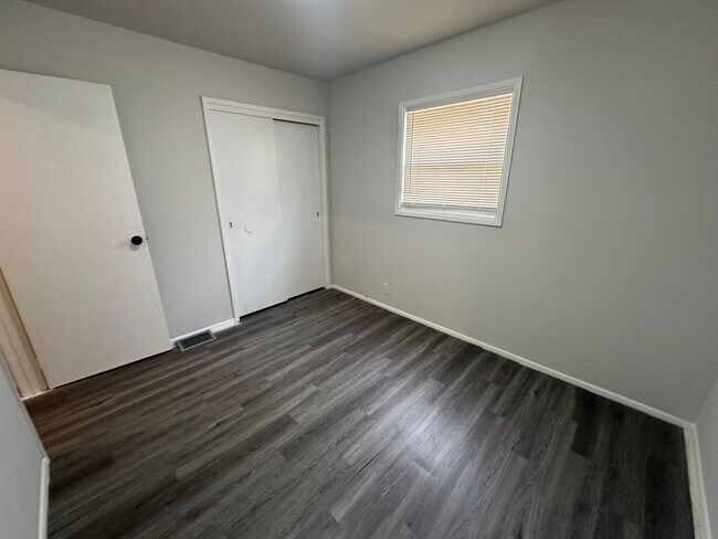 Photo - 2733 Yeoman St