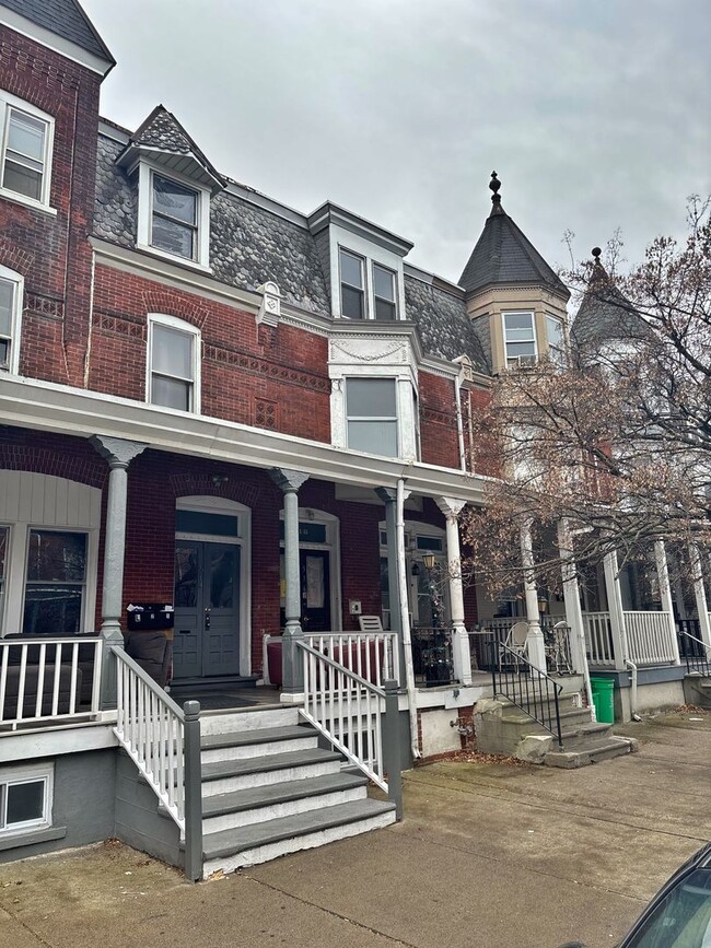 Building Photo - 516 W Allen St Unit 2