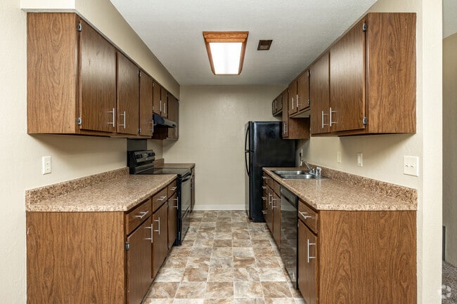 2BR, 1BA - 800SF - Kitchen